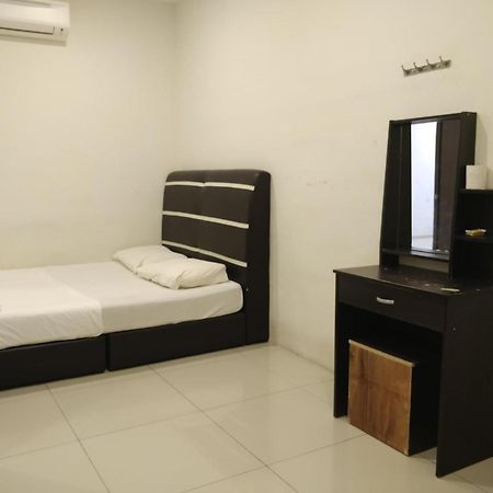 Oyo 90995 Hotel Nk Impian Seri Iskandar Esterno foto