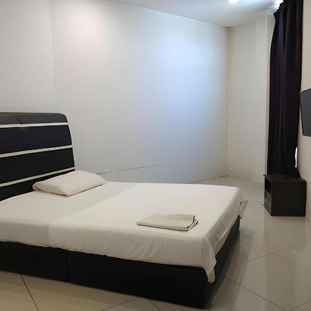 Oyo 90995 Hotel Nk Impian Seri Iskandar Esterno foto