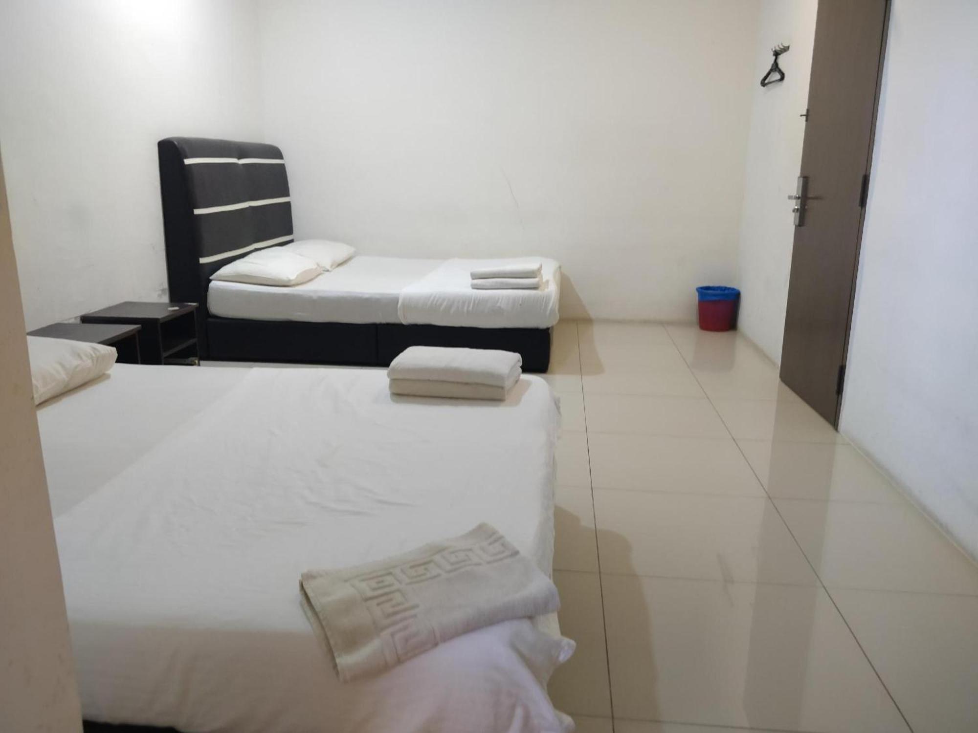 Oyo 90995 Hotel Nk Impian Seri Iskandar Esterno foto