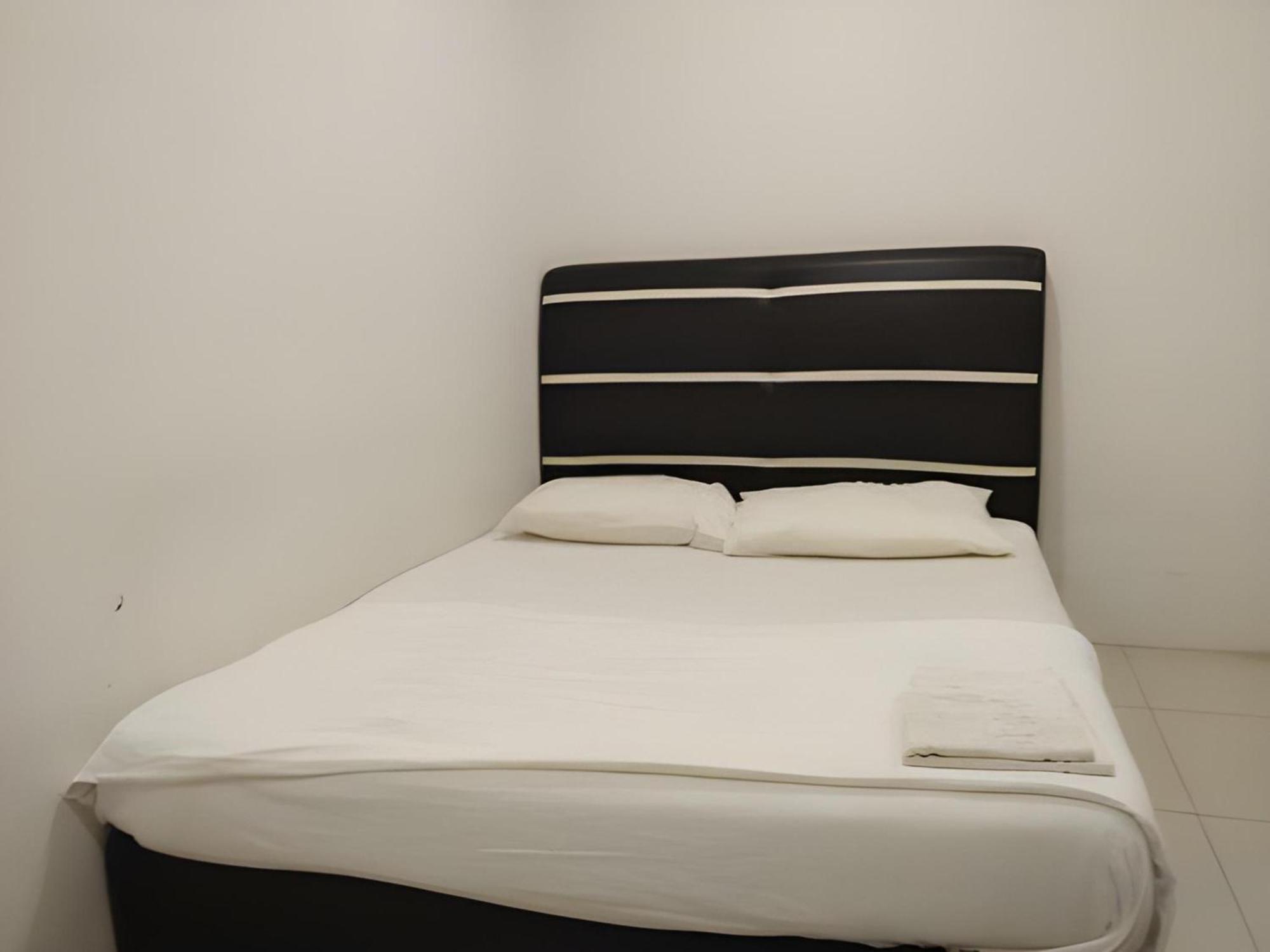 Oyo 90995 Hotel Nk Impian Seri Iskandar Esterno foto