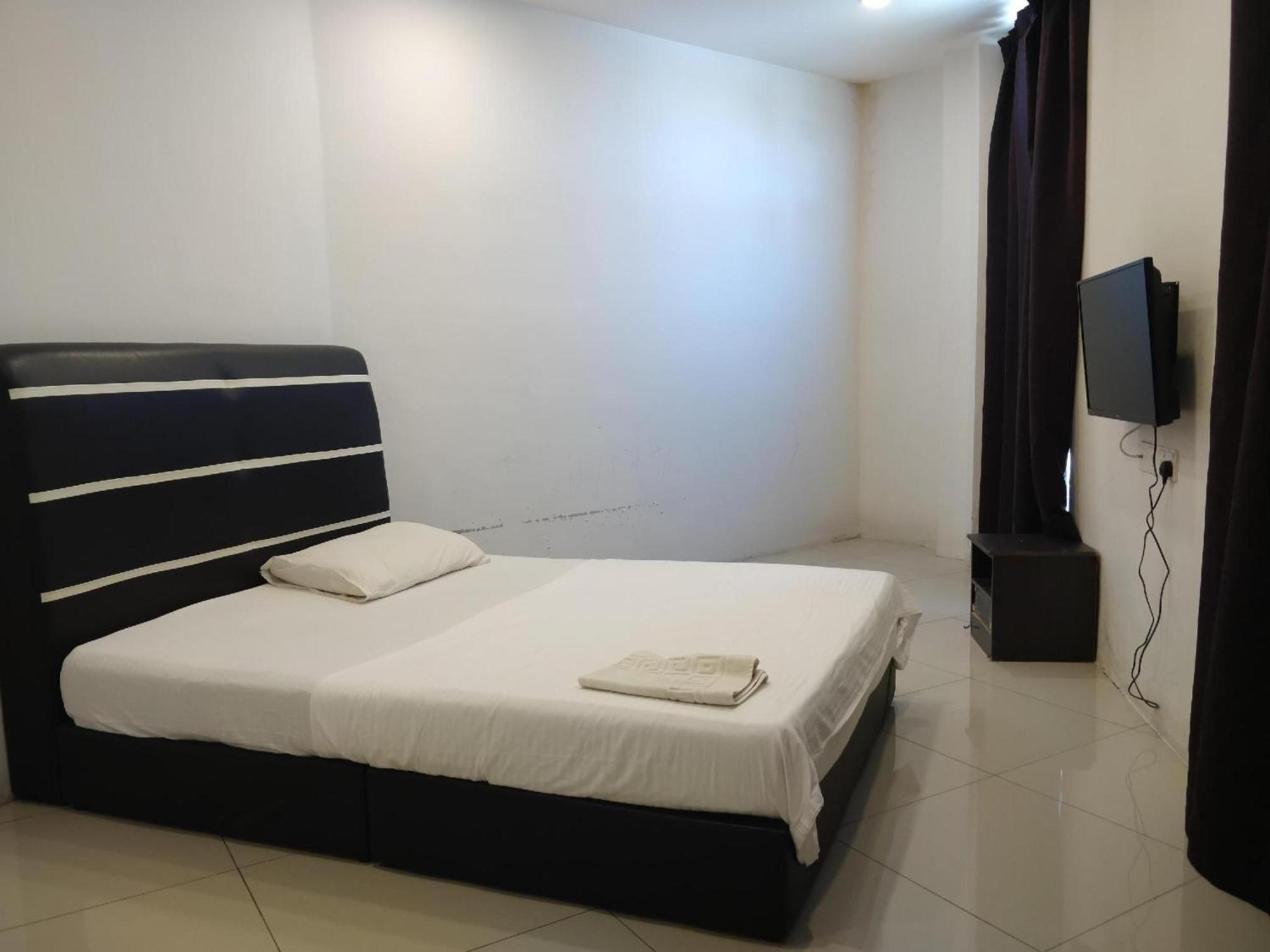 Oyo 90995 Hotel Nk Impian Seri Iskandar Esterno foto