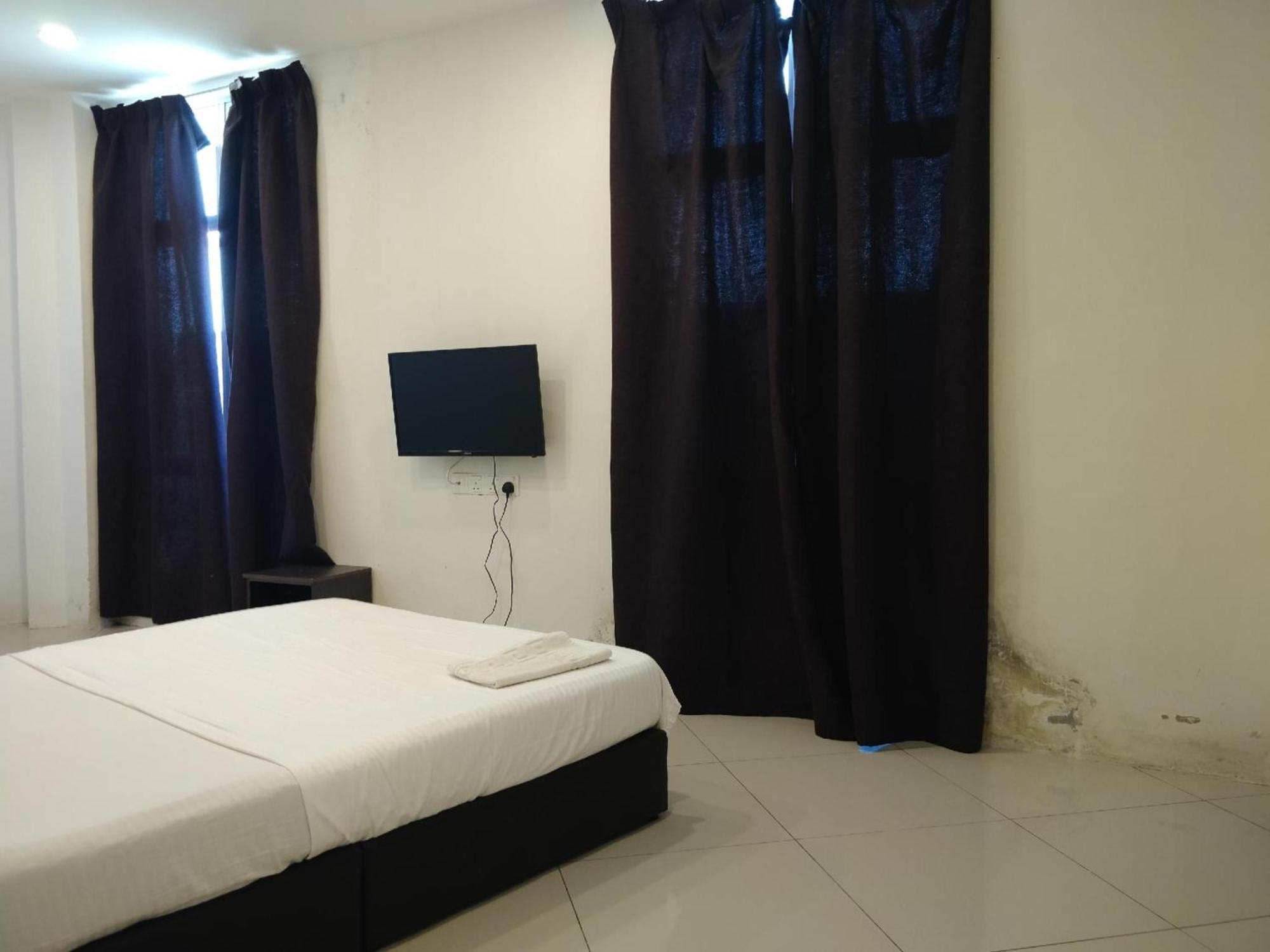 Oyo 90995 Hotel Nk Impian Seri Iskandar Esterno foto