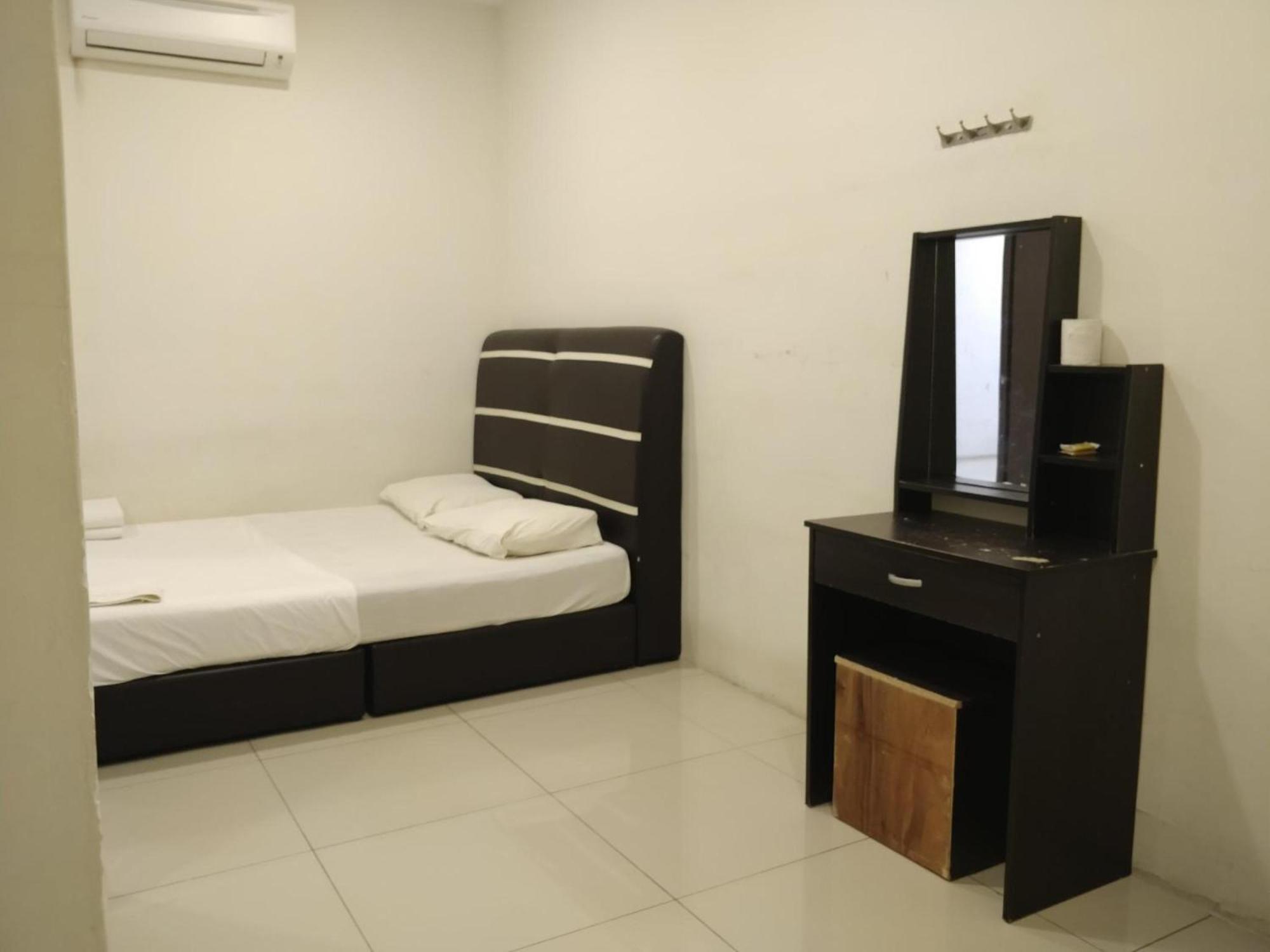 Oyo 90995 Hotel Nk Impian Seri Iskandar Esterno foto