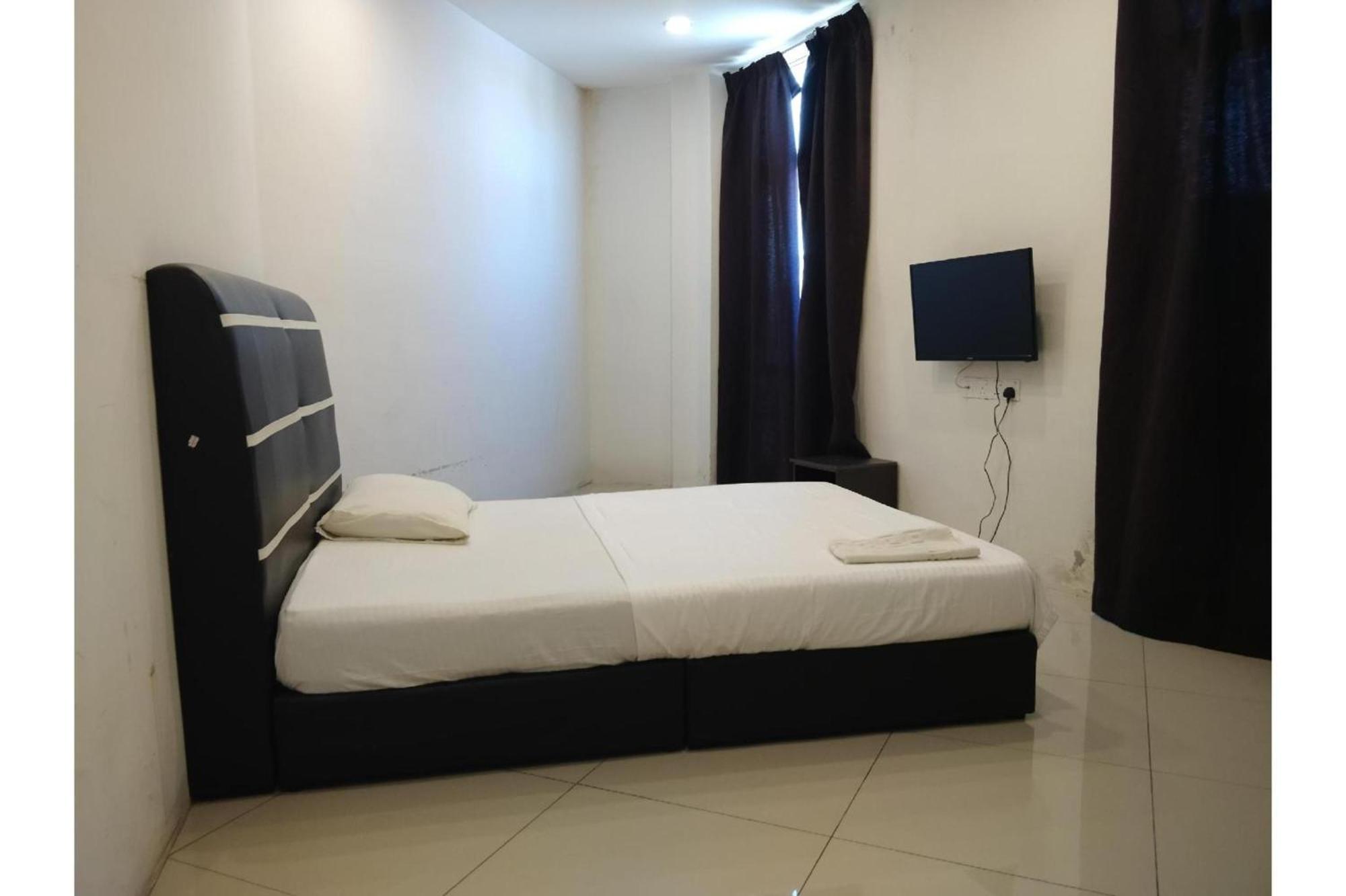 Oyo 90995 Hotel Nk Impian Seri Iskandar Esterno foto