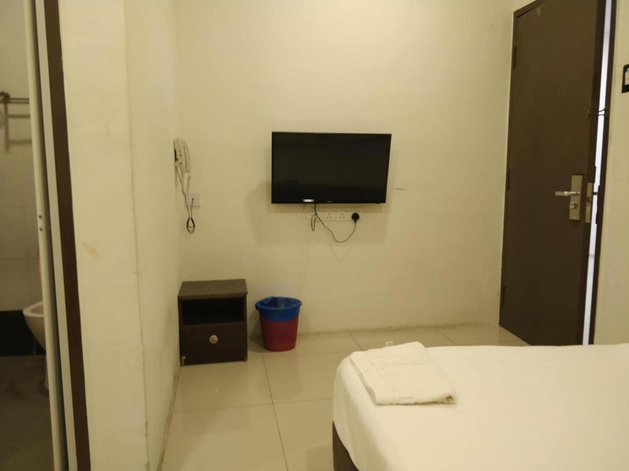 Oyo 90995 Hotel Nk Impian Seri Iskandar Esterno foto