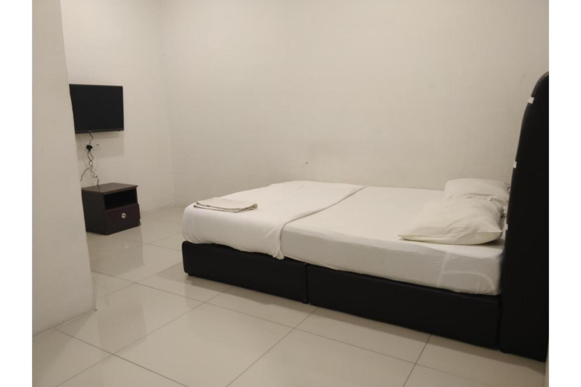Oyo 90995 Hotel Nk Impian Seri Iskandar Esterno foto