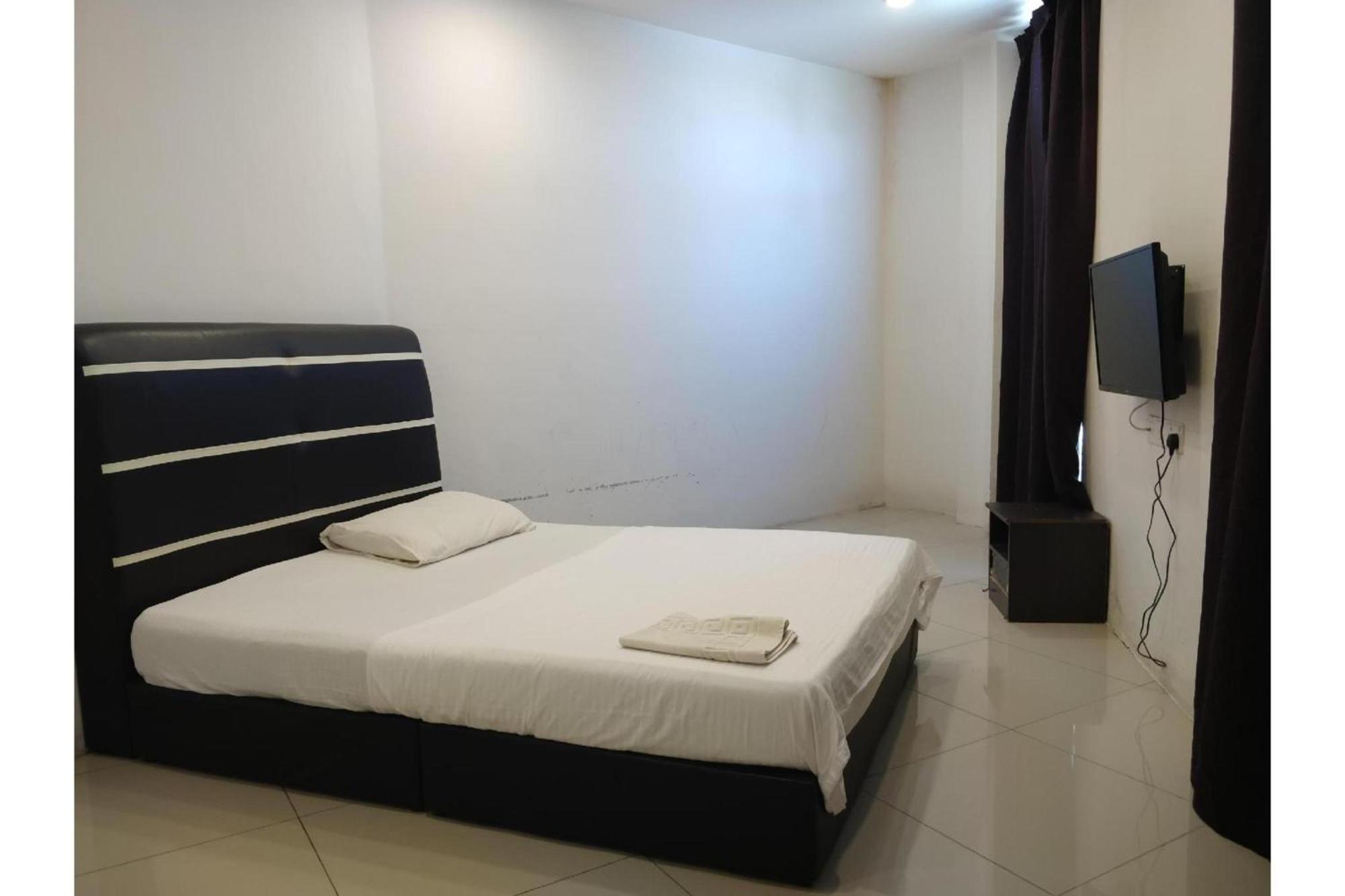 Oyo 90995 Hotel Nk Impian Seri Iskandar Esterno foto