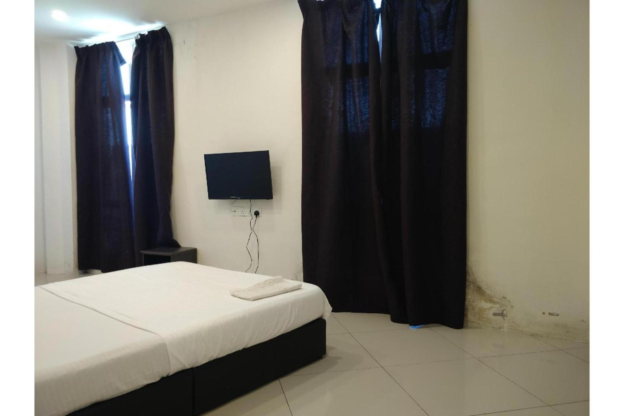 Oyo 90995 Hotel Nk Impian Seri Iskandar Esterno foto
