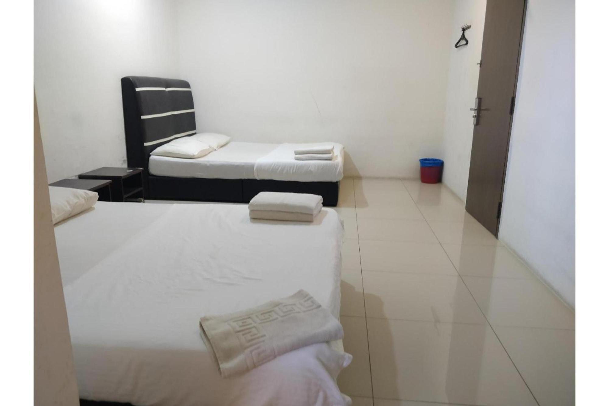 Oyo 90995 Hotel Nk Impian Seri Iskandar Esterno foto