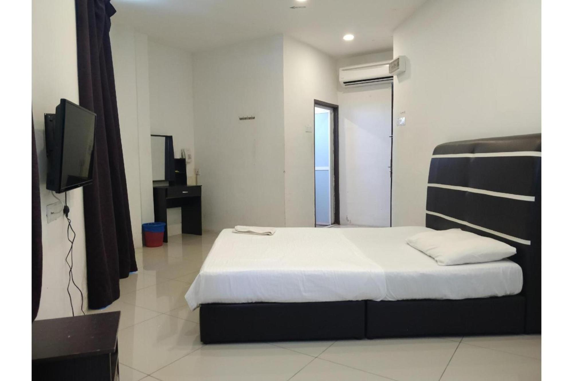 Oyo 90995 Hotel Nk Impian Seri Iskandar Esterno foto