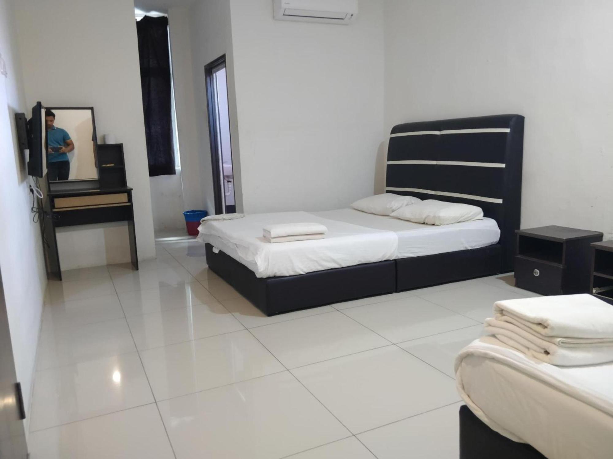 Oyo 90995 Hotel Nk Impian Seri Iskandar Esterno foto